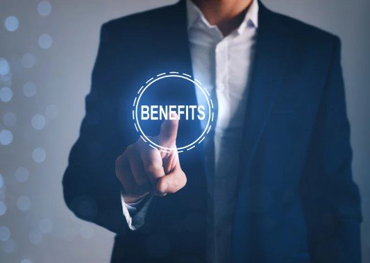 Graphic illustrating the benefits of staff augmentation for businesses.